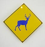 青い鹿注意の標識
