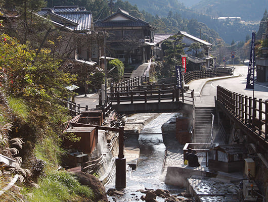 About Yunomine Hot Springs